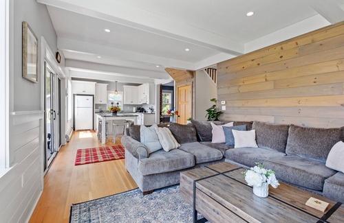 Center Harbor House | Lake House with Sweeping Views of Winnipesaukee