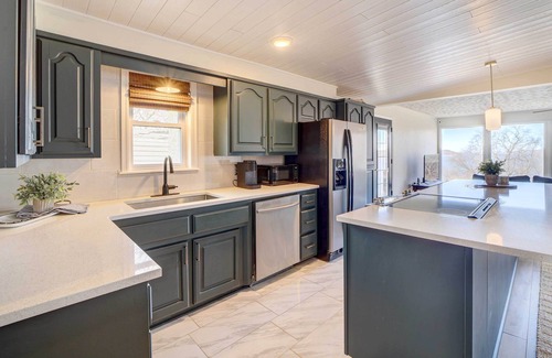 Locust Grove Cabin | Lake Hudson Home w/Patio in Locust Grove