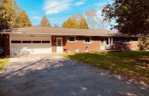 Cedarville House | Lake Huron 3 bdr Home, near to Drummond Is.; Sault St. Marie; St. Ignace;