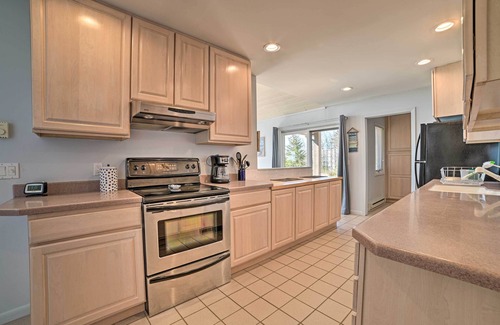De Tour Village House | Lake Huron Home w/Direct Beach Access!