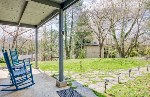 Lake Junaluska Apartment | Lake Junaluska retreat with patio, new HVAC system, and free WiFi