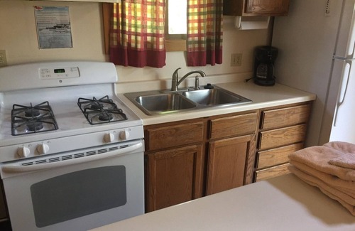 Stoughton Cottage | Lake Kegonsa 1BR Cottage 15 Min.to Madison,Sleeps 3 ,Kayaks