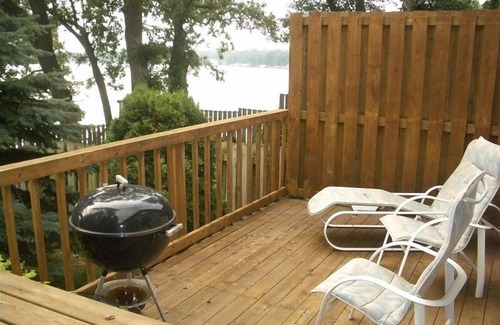Stoughton Cottage | Lake Kegonsa 1BR Cottage 15 Min.to Madison,Sleeps 3 ,Kayaks