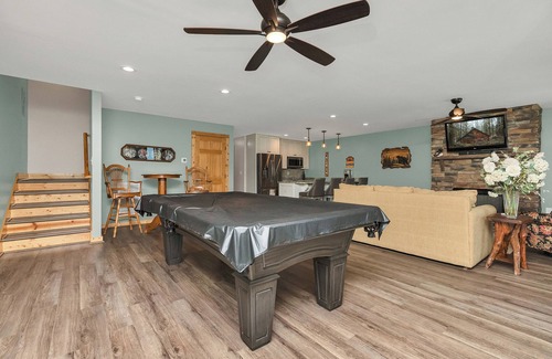 Seneca House | Lake Keowee l Waterfront Log home with dock and only 20 min to Clemson