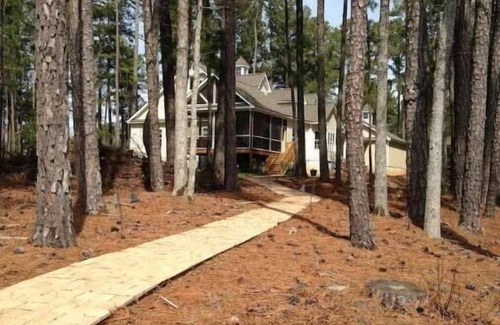 Henrico House | Lake Life Escape - The Point on Lake Gaston