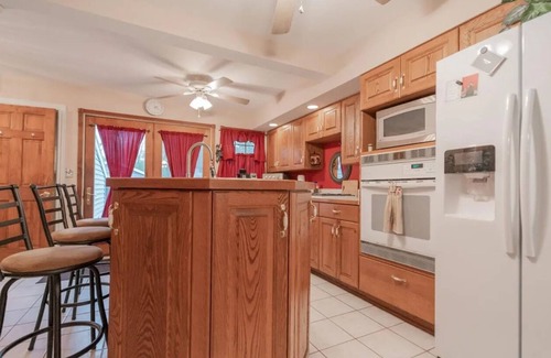Michigan City House | Lake Life Escape. 5 Minutes to the beach, zoo, & casino