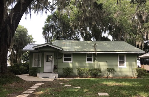 Melrose House | Lake living close to Gainesville, UF Health and University of Florida