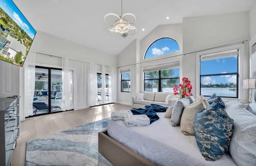 Wellington Villa | Lake Luxe Equine, Waterfront, Screened-in Pool, Hot Tub - Lake Views! Hosted By Relaxtay
