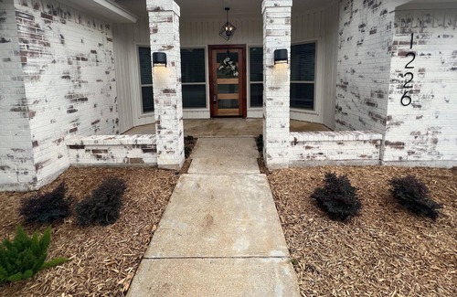 Grapevine House | Lake & Main st. This this beautiful home has it all in reach