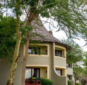 Mto wa Mbu Cabin | Lake Manyara Serena Safari Lodge