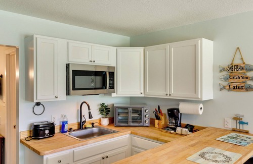 Eutawville Apartment | Lake Marion Gem: Communal Outdoor Space w/Views!