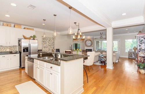 Dadeville Condo | Lake Martin FAN FAVE! Waterfront, Boat Slip, Office, 2 FP, Balcony, in RESORT!
