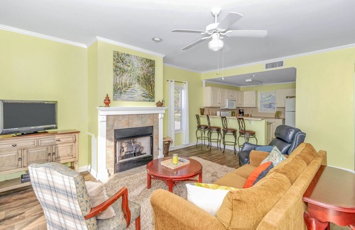 Dadeville Condo | Lake Martin Retreat – Stunning Views, Heated Pool & Private Beach
