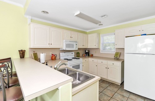 Dadeville Condo | Lake Martin Retreat – Stunning Views, Heated Pool & Private Beach
