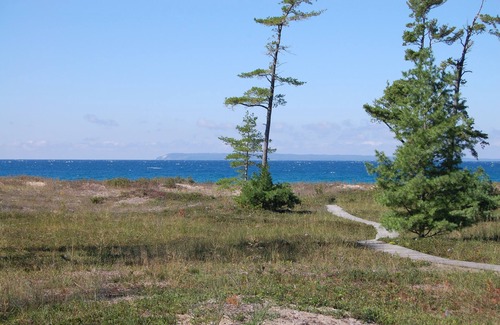 Glen Arbor Condo | Lake Michigan Beachfront Condo in Glen Arbor - 2B/2B, Lower Level Unit!