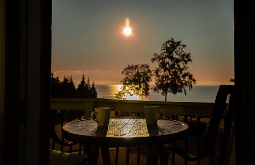 Newton House | Lake Michigan Beachfront - King Suite - Rec Room