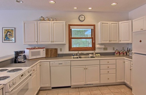 Ellsworth House | Lake Michigan Sunsets | 3 Bedroom | 15 Minutes to Torch Lake