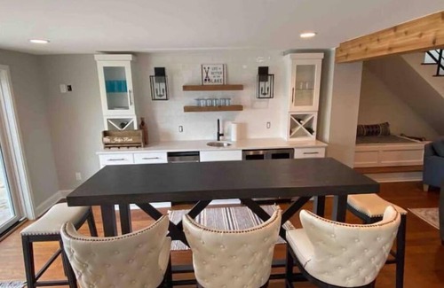 Mound House | Lake Minnetonka with Covered boat dock!