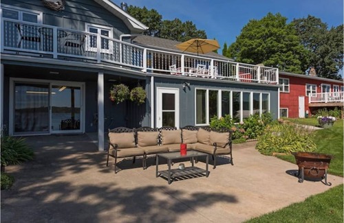 Mound House | Lake Minnetonka with Covered boat dock!