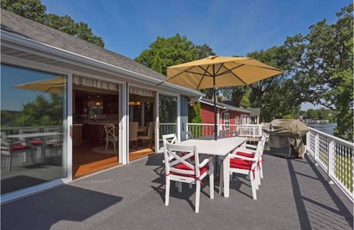 Mound House | Lake Minnetonka with Covered boat dock!