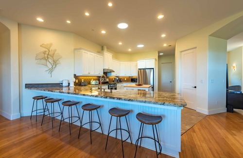 Bradley House | Lake Naci Estate w/Pool, swim up bar, 2nd hot tub, sleeps 18!