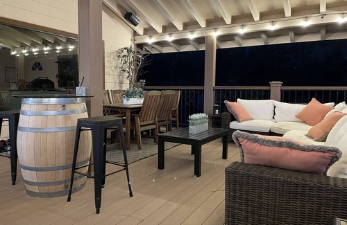 Oak Shores House | Lake Naci Rendezvous with Lake Views