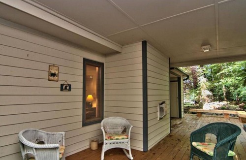 Pocono Pines Ski Chalet | Lake Naomi Pocono Vacation Home, ⁕CHECK OUT OUR FALL FOILAGE SPECIALS⁕