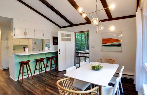 Pocono Pines Ski Chalet | Lake Naomi Poconos Gem★HotTub+Game Room+Fire Pit Mid-Mod Chalet★Golden Owl PA