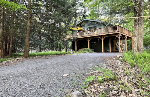 Pocono Pines Ski Chalet | Lake Naomi Poconos Gem★HotTub+Game Room+Fire Pit Mid-Mod Chalet★Golden Owl PA