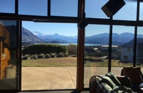 Wanaka House | Lake views on Mataraki