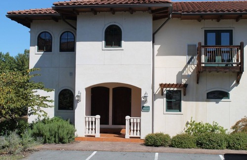 Lake Oconee Villa | Lake Oconee - Lodge Villa 417 - 1 Bedroom/1 Bath Large Suite inside Cuscowilla