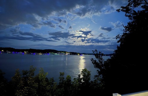 Lake of the Ozarks House | Lake of the Ozarks Shootout Front Row
