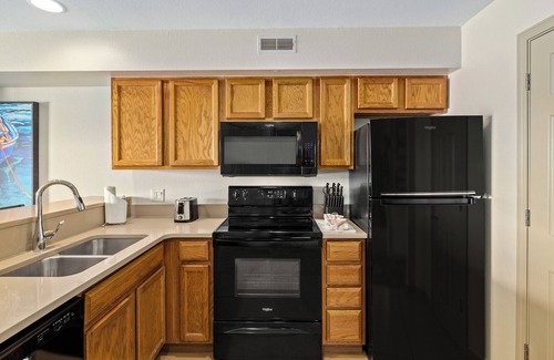 Osage Beach Resort | Lake of the Ozarks: 3BR Condo at Lakeside Resort w/WiFi, Pool & Watersports