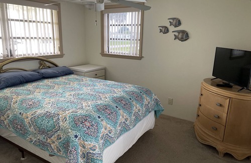 Taylor Creek House | Lake Okeechobee rental on canal with dock, boat ramp & pool