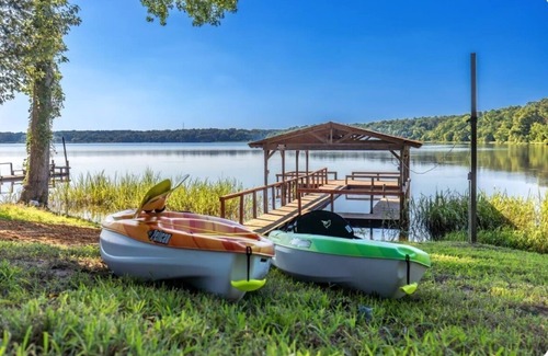 Chandler House | Lake Palestine Retreat | Events And Gather 20 +