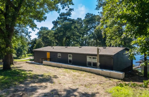 Chandler House | Lake Palestine Retreat | Events And Gather 20 +