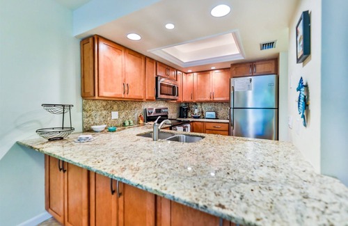 Sanibel Condo | LAKE PALMS 7 - Newly Updated Sanibel Condo Overlooking Lagoon