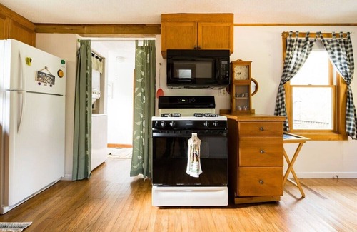 Coventry Lake Cabin | Lake - PetsOK - Wi-Fi - W&D - Fire Pit - Kayaks
