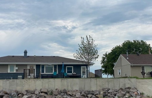 Hamlin County Cabin | Lake Poinsett Home, Large Lakeside Yard & Patio, Great Lake View!