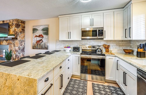 Osage Beach Condo | Lake & Pool Access: Lazy Days Condo w/Balcony!
