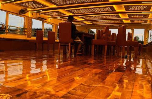 Nedumudy Boat Rental | Lake Queen Premium Luxury Houseboats