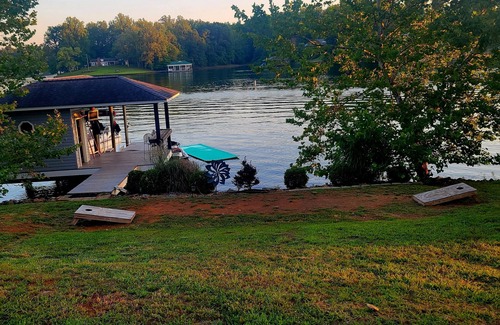 Union Hall House | Lake retreat with beautiful views!