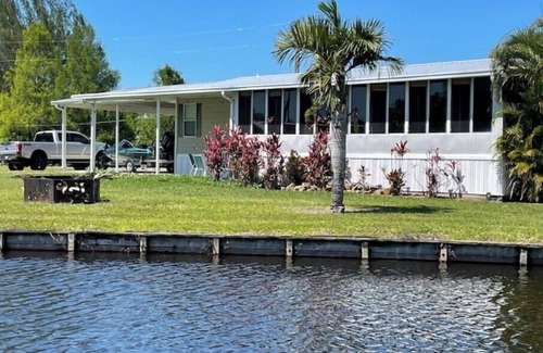 Moore Haven House | Lake/River house get-a-way !