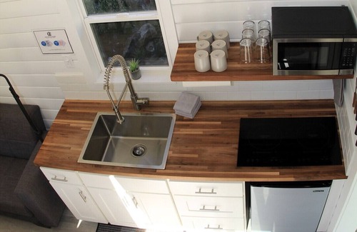 Madras House | Lake Simtustus Resort Juniper Hill Tiny Home #11 - Hot Tub