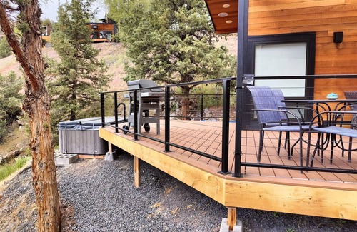 Madras House | Lake Simtustus Resort Juniper Hill Tiny Home #11 - Hot Tub