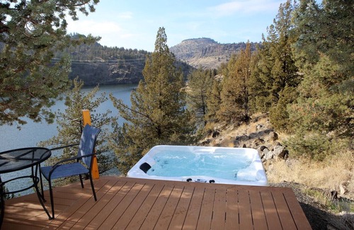 Madras House | Lake Simtustus Resort Juniper Hill Tiny Home #11 - Hot Tub
