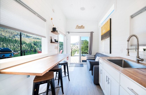 Madras House | Lake Simtustus Resort Juniper Hill Tiny Home #13 - Hot Tub