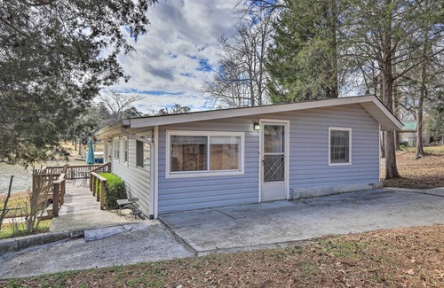 Milledgeville House | Lake Sinclair Cottage with Deck & Boat Dock!