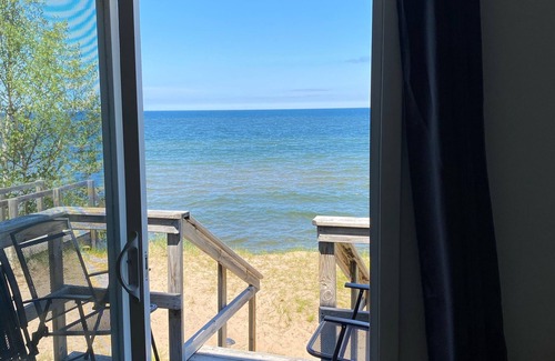 Upper Peninsula Michigan Cottage | Lake Superior Beach House on Beautiful Sugar Beach Very Nice