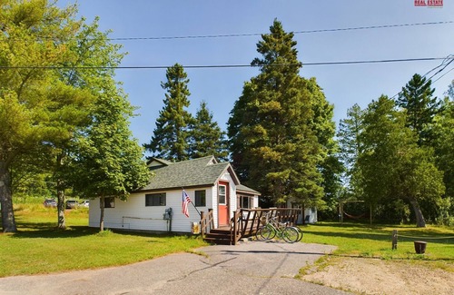 Munising Cottage | Lake Superior View, Pictured Rocks Kayaking Behind the Home!